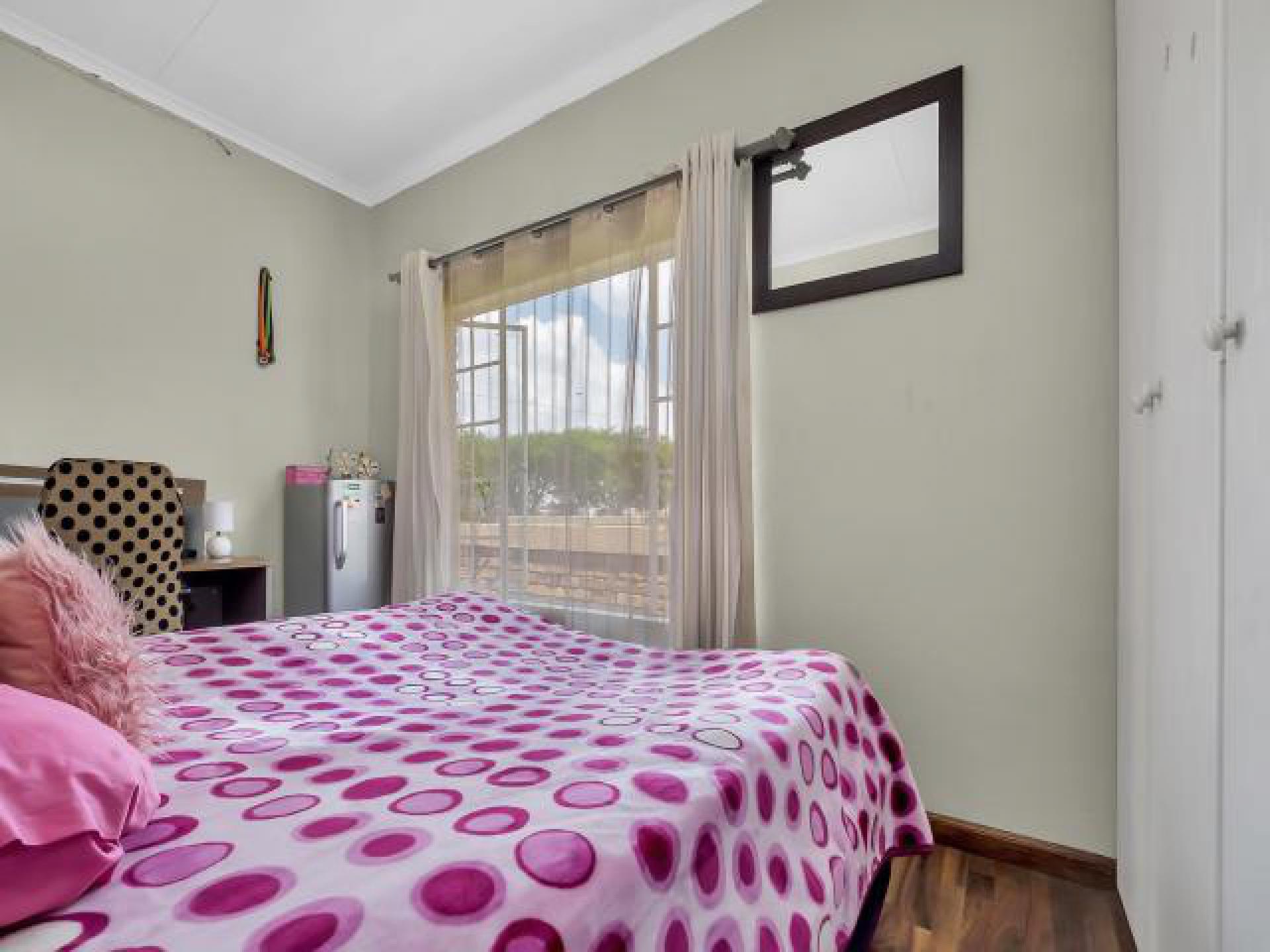 Bed Room 2 - 12 square meters of property in Northgate (JHB)
