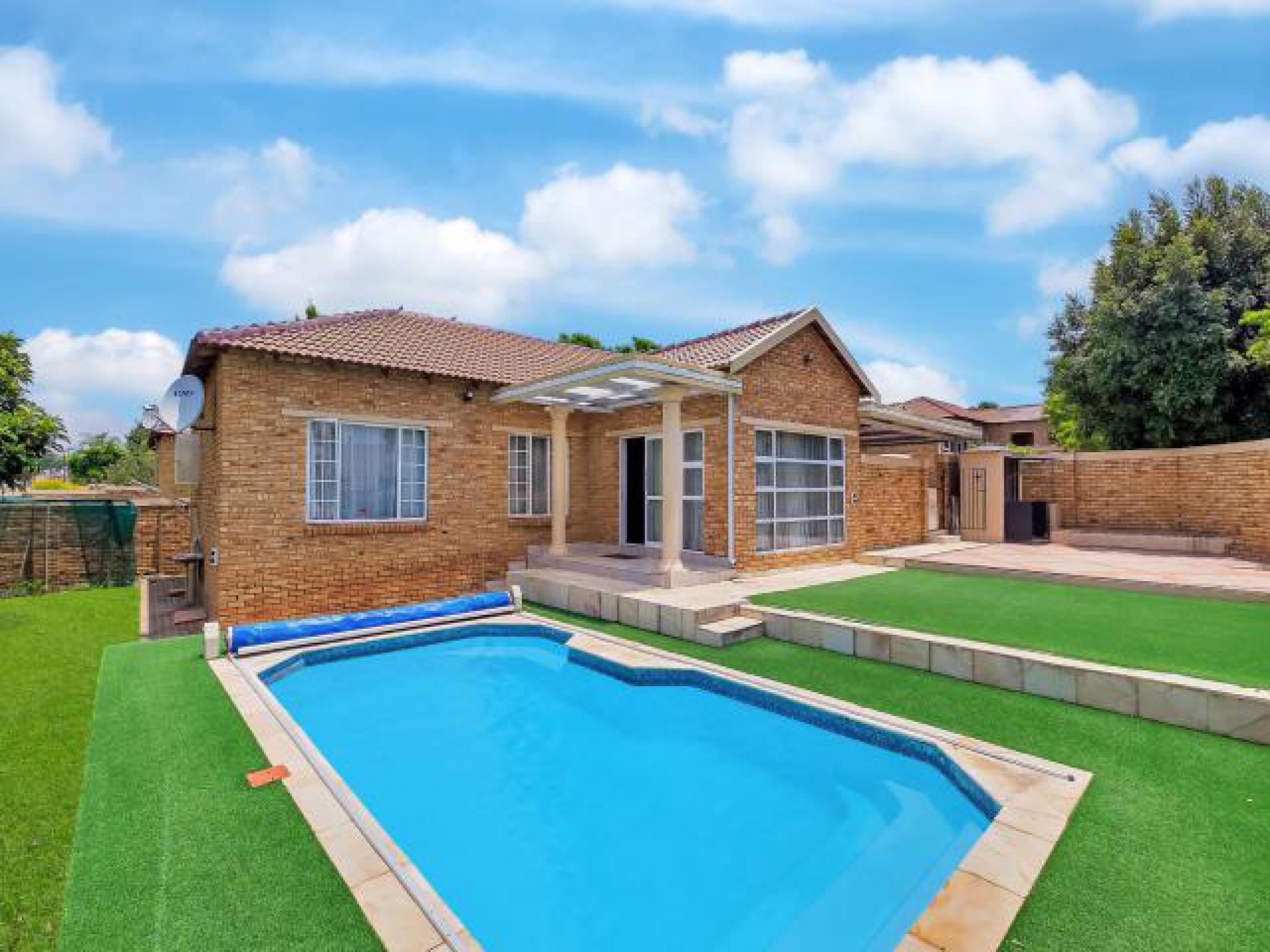 Swimming Pool of property in Northgate (JHB)