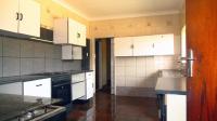 Kitchen - 17 square meters of property in Dalview