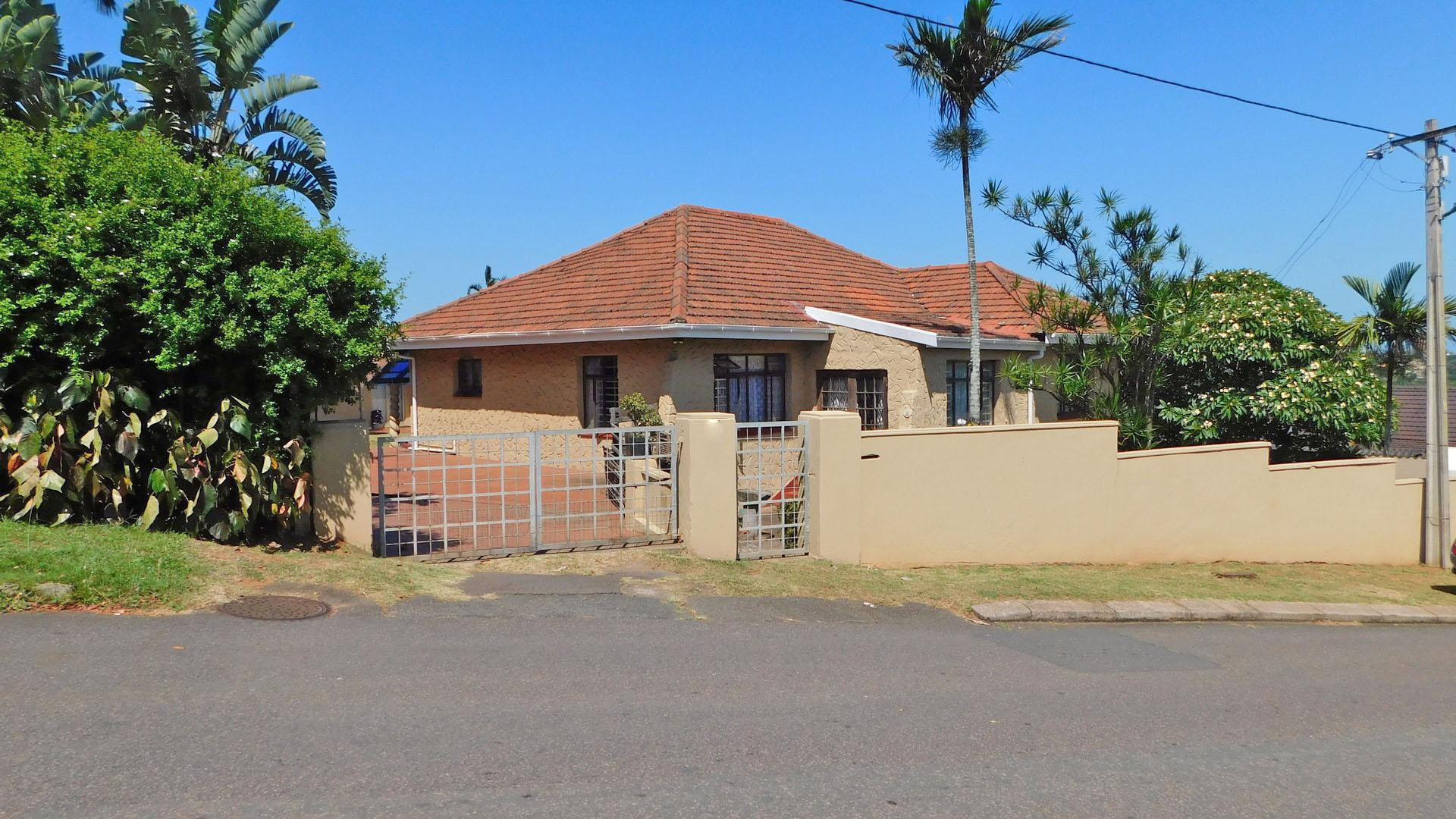 Front View of property in Bluff