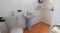 Main Bathroom - 10 square meters of property in Bluff