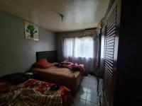 Bed Room 1 - 14 square meters of property in Richards Bay