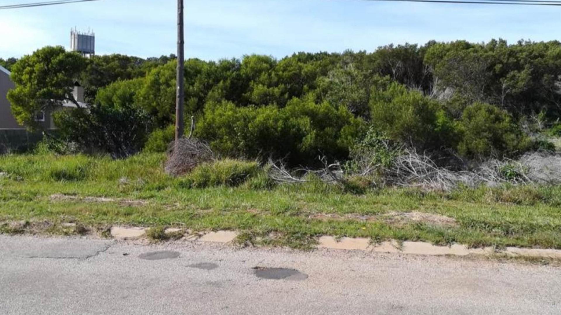 Front View of property in Paradise Beach