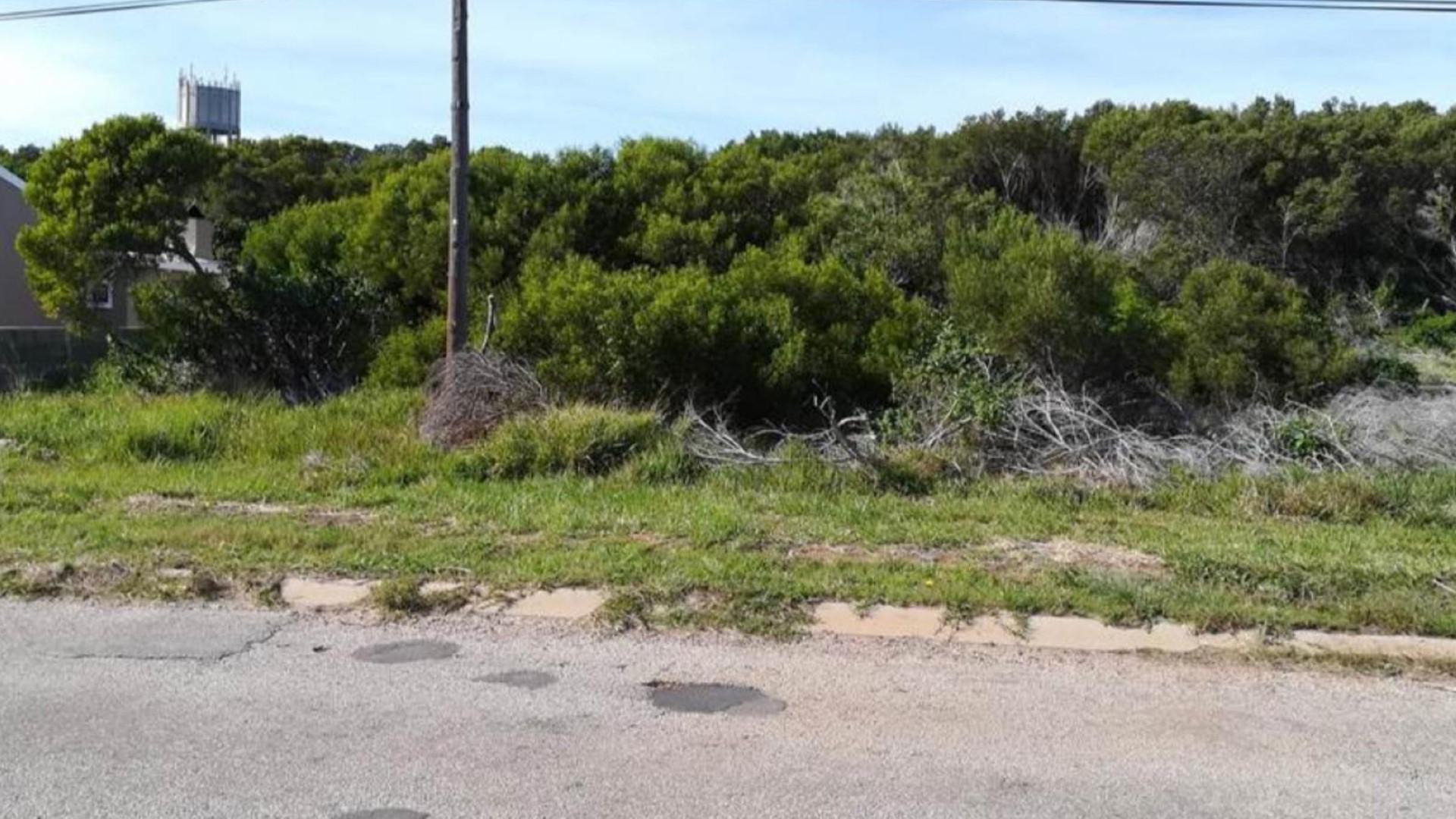 Front View of property in Paradise Beach