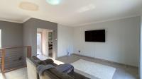 Lounges - 23 square meters of property in Ballitoville