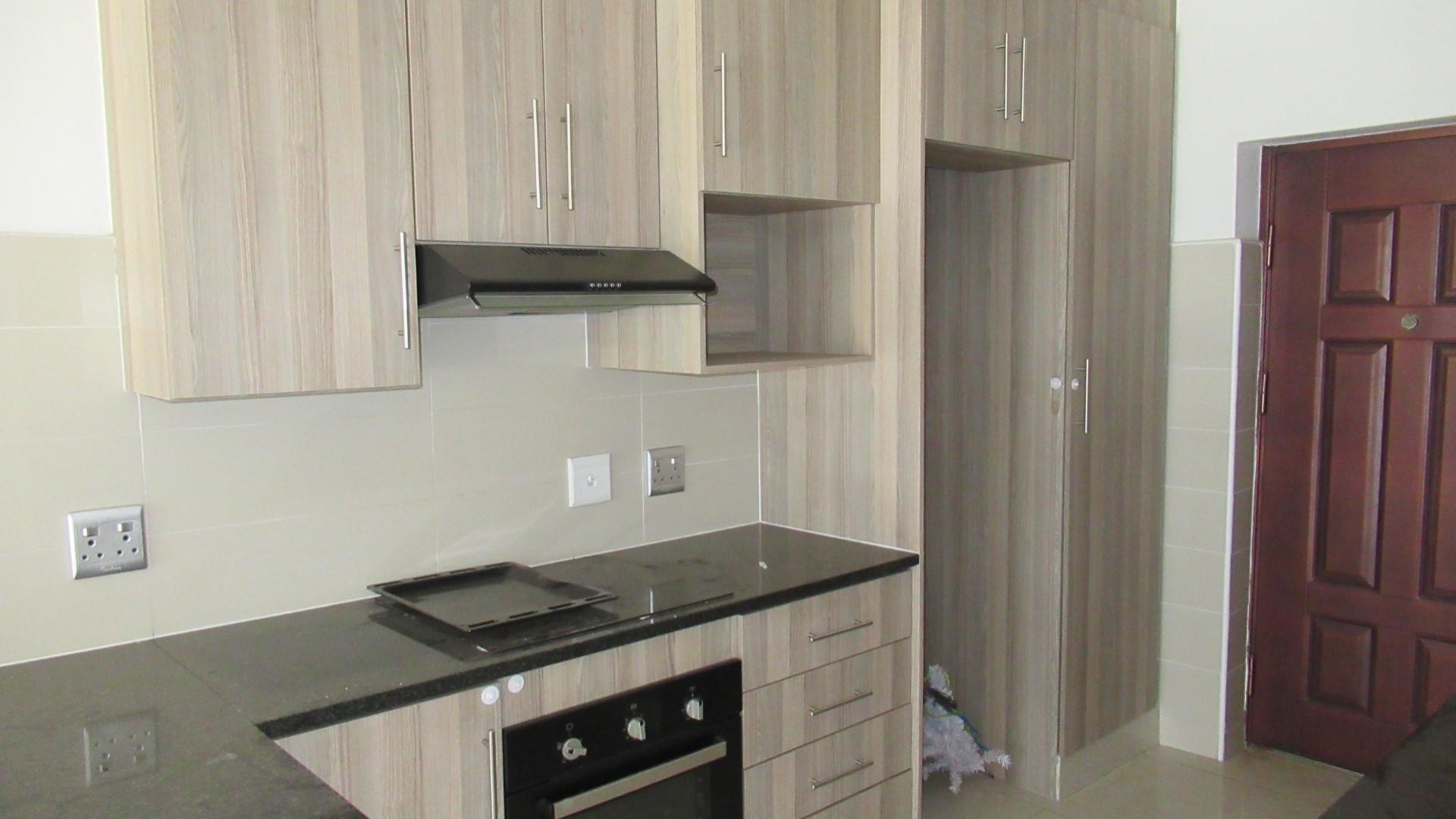 Kitchen - 10 square meters of property in Crystal Park