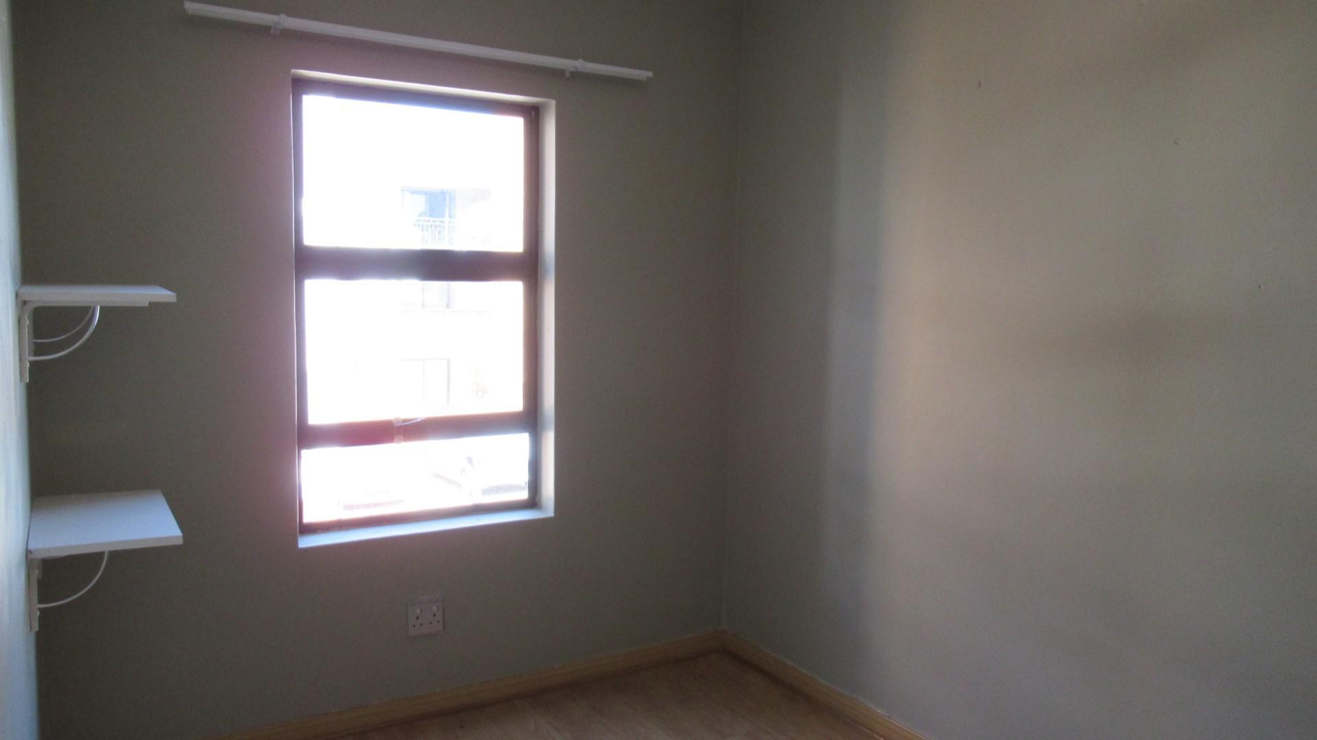 Bed Room 1 - 10 square meters of property in Crystal Park