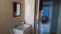 Bathroom 1 - 4 square meters of property in Ruyterwacht