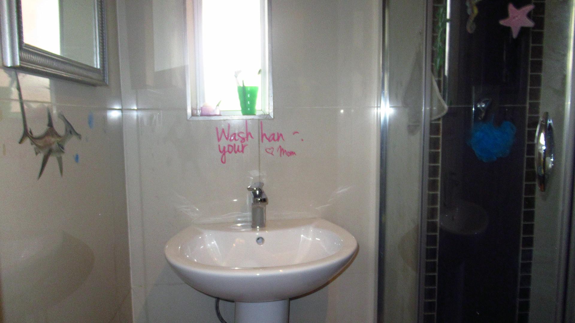 Bathroom 1 - 4 square meters of property in Benoni