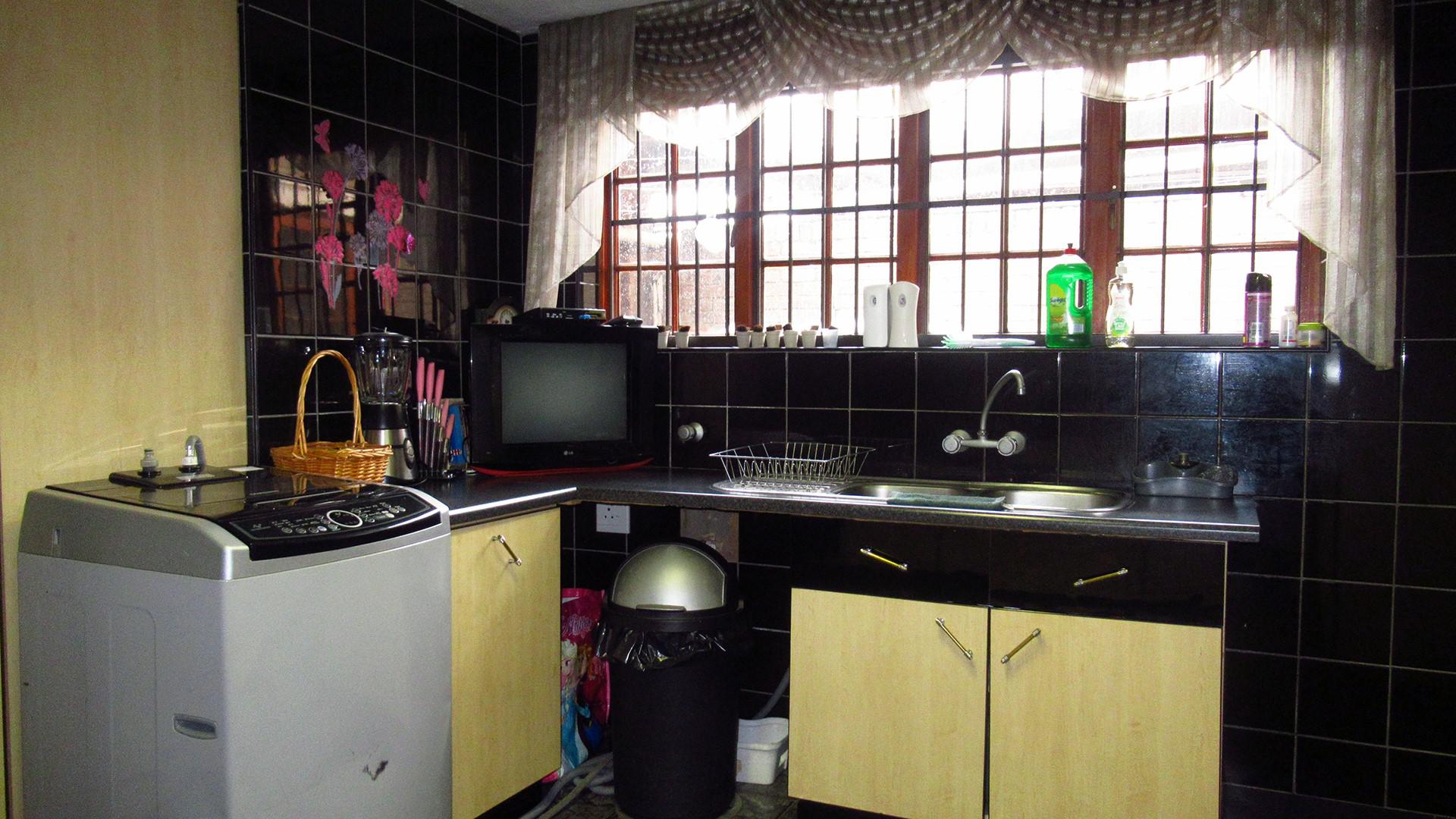 Kitchen - 18 square meters of property in Benoni