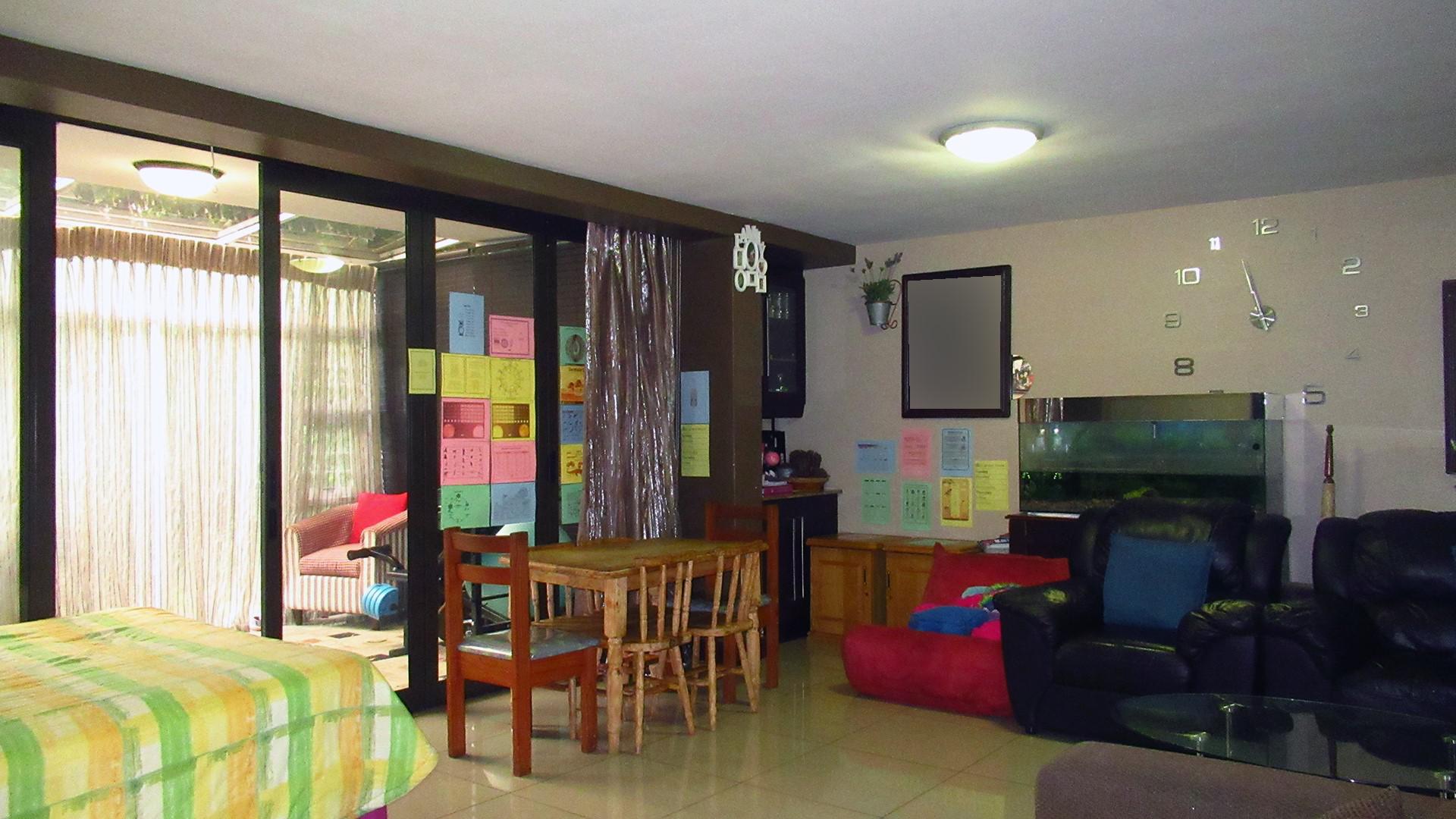 Lounges - 47 square meters of property in Benoni