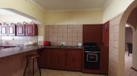 Kitchen - 24 square meters of property in The Reeds