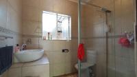 Main Bathroom - 4 square meters of property in The Reeds