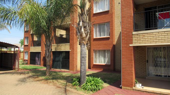 3 Bedroom Sectional Title for Sale For Sale in Die Hoewes - Private Sale - MR411501