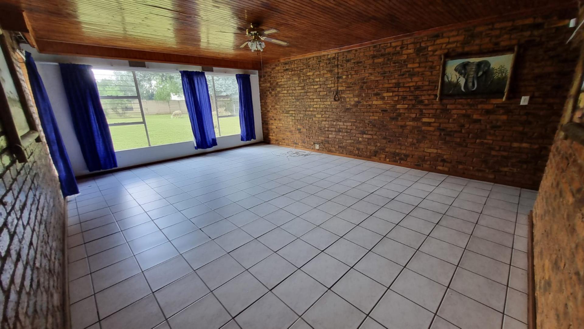 Lounges of property in Delmas