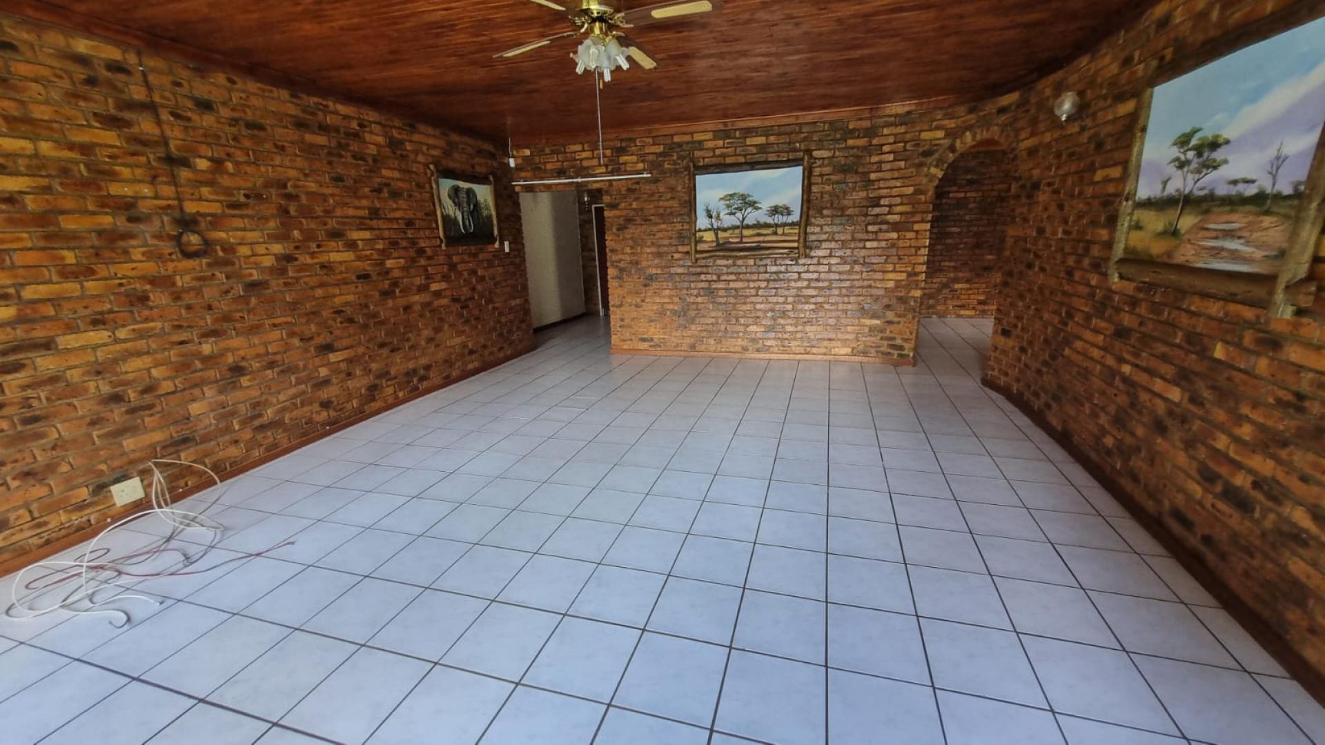 Lounges of property in Delmas