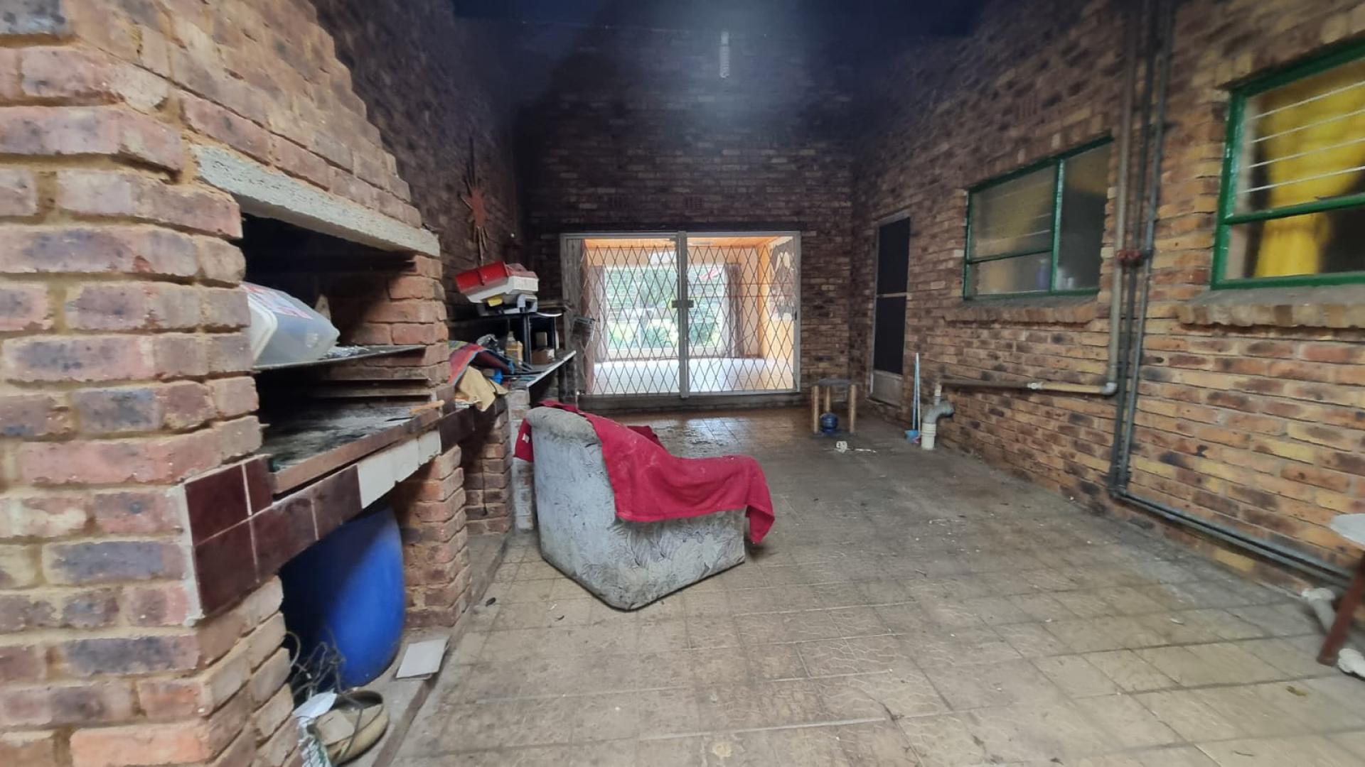 Entertainment of property in Delmas