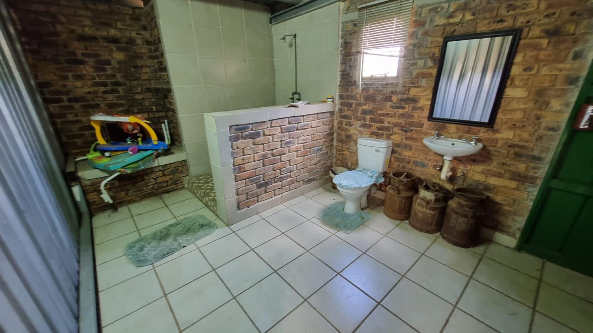 Bathroom 1 of property in Delmas