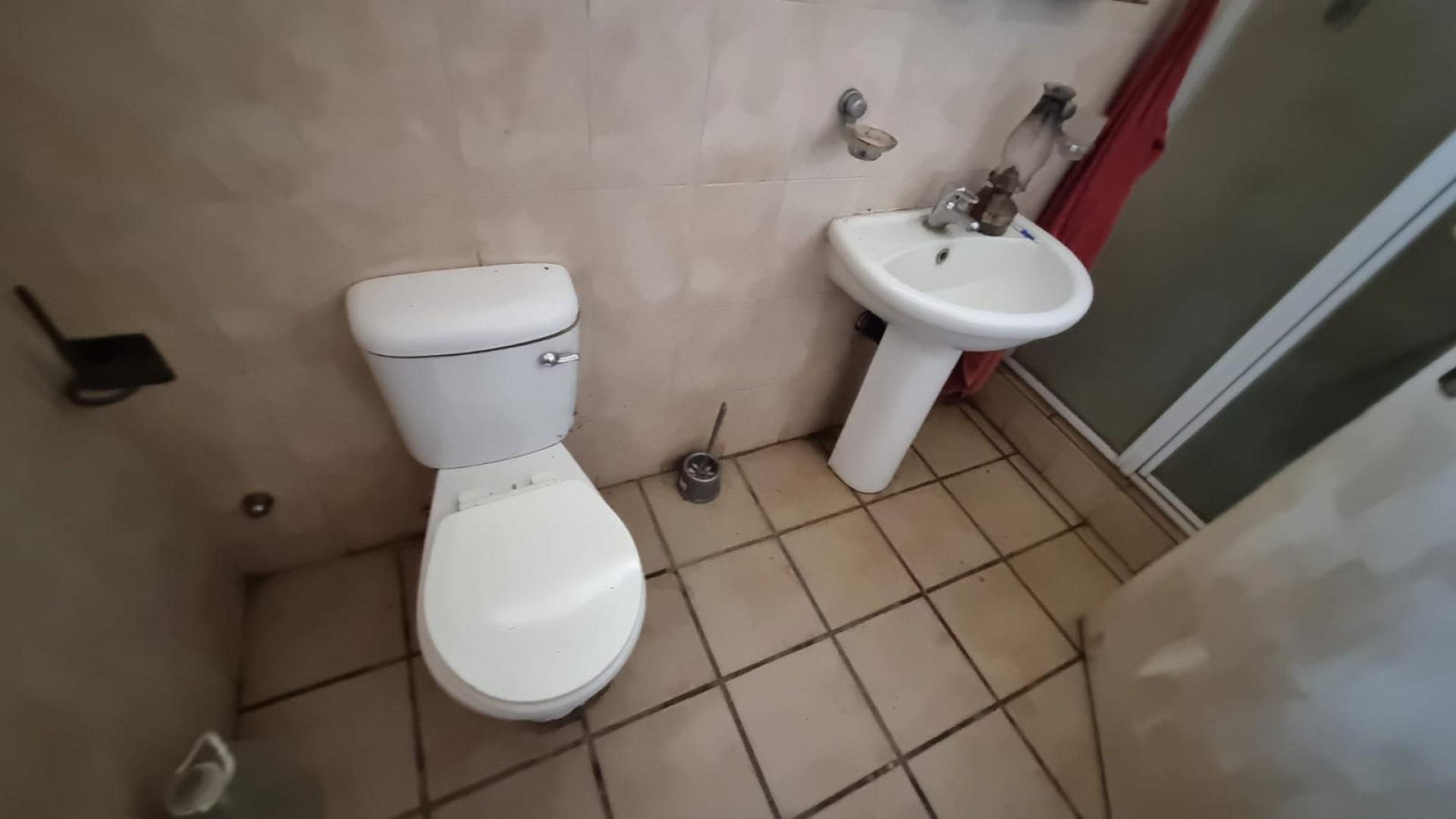 Bathroom 1 of property in Delmas