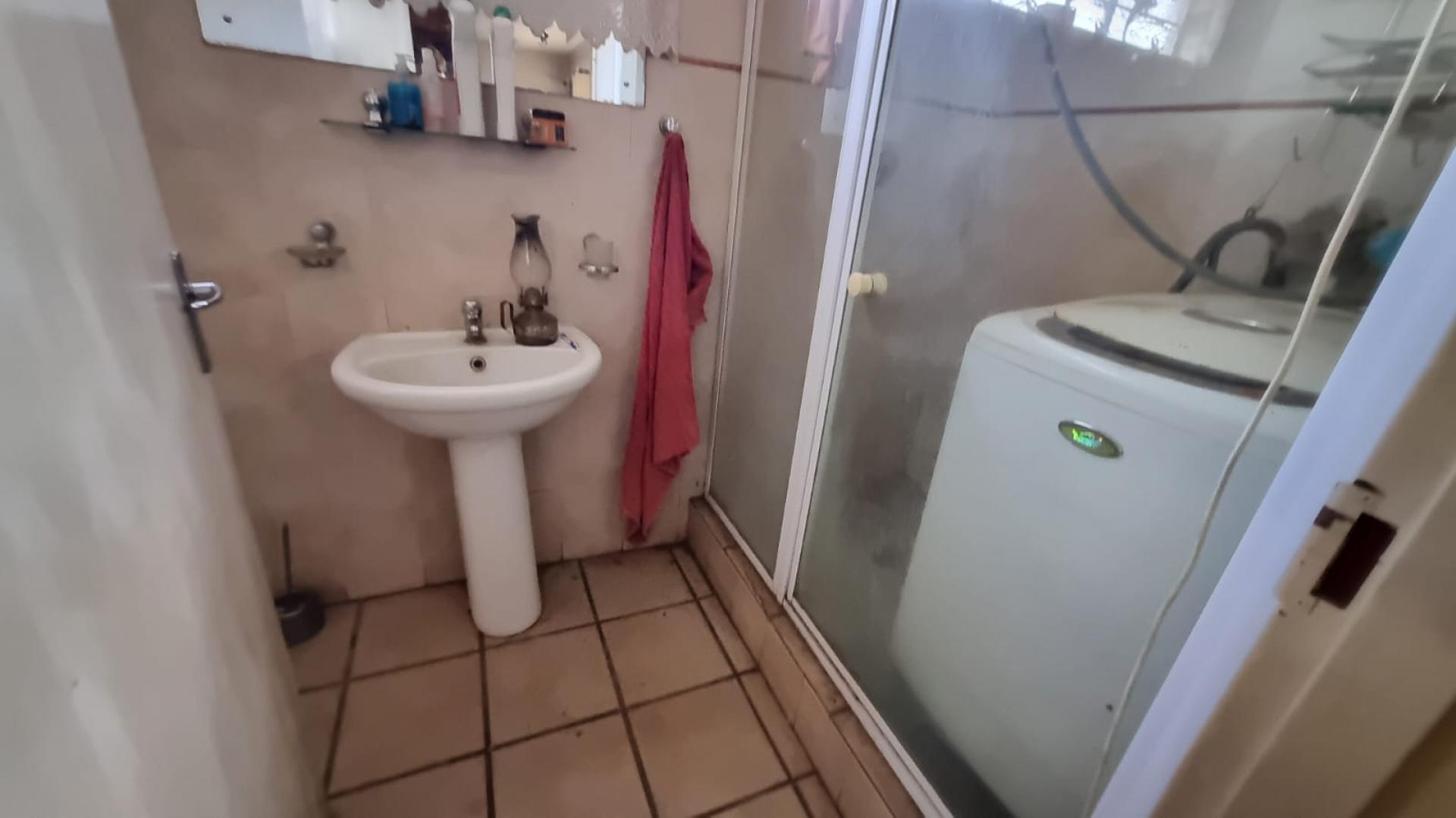 Bathroom 1 of property in Delmas