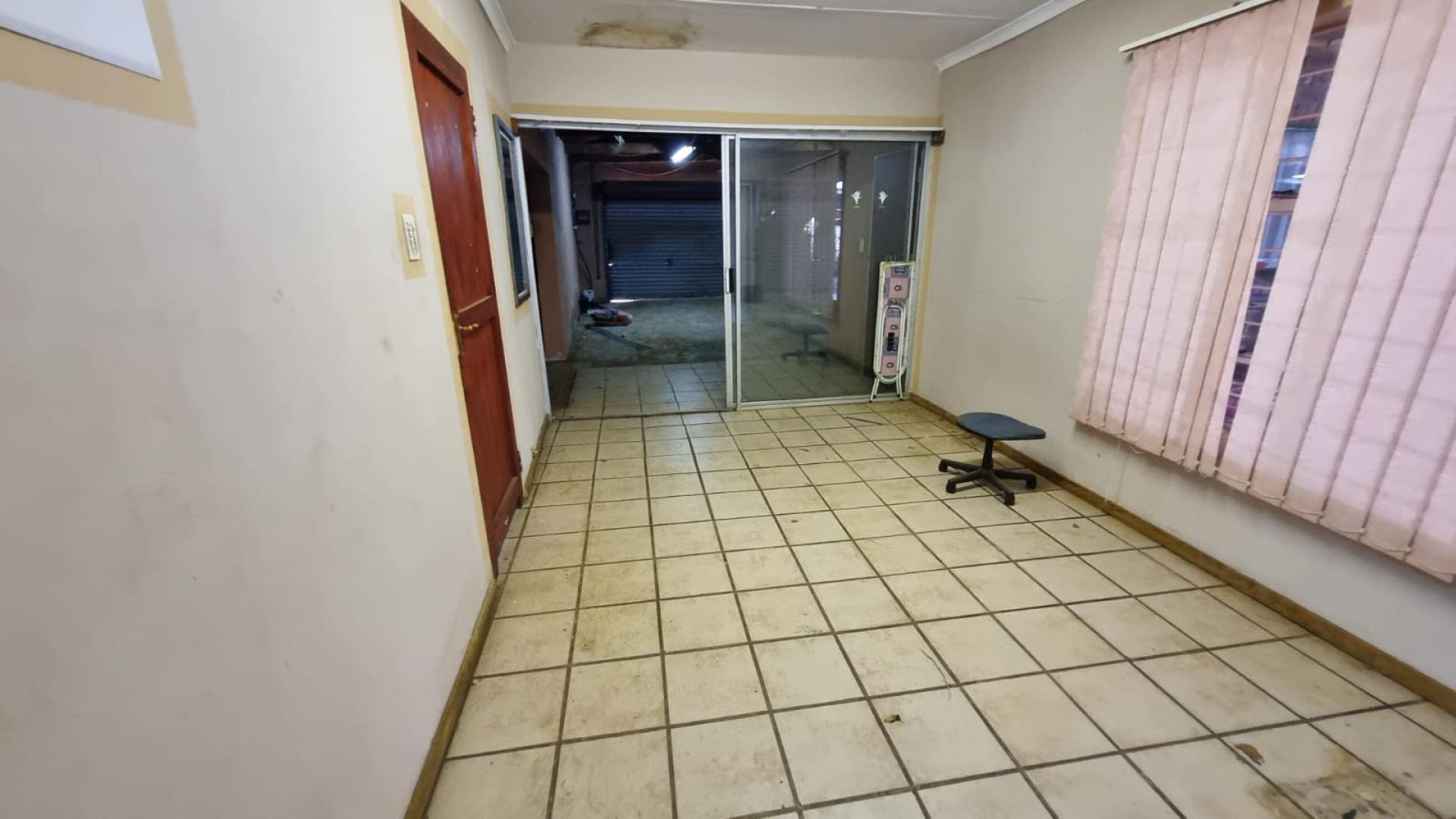 Spaces of property in Delmas