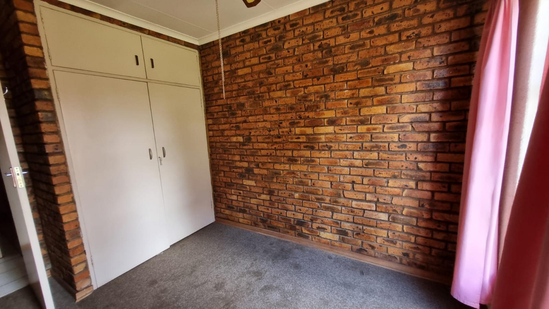 Bed Room 1 of property in Delmas