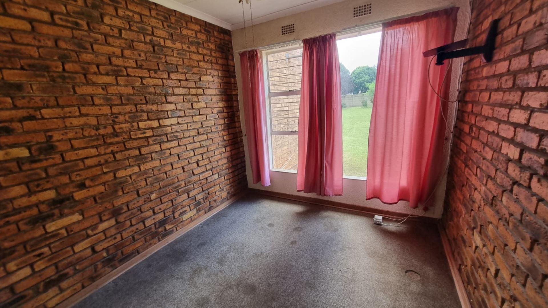 Bed Room 1 of property in Delmas