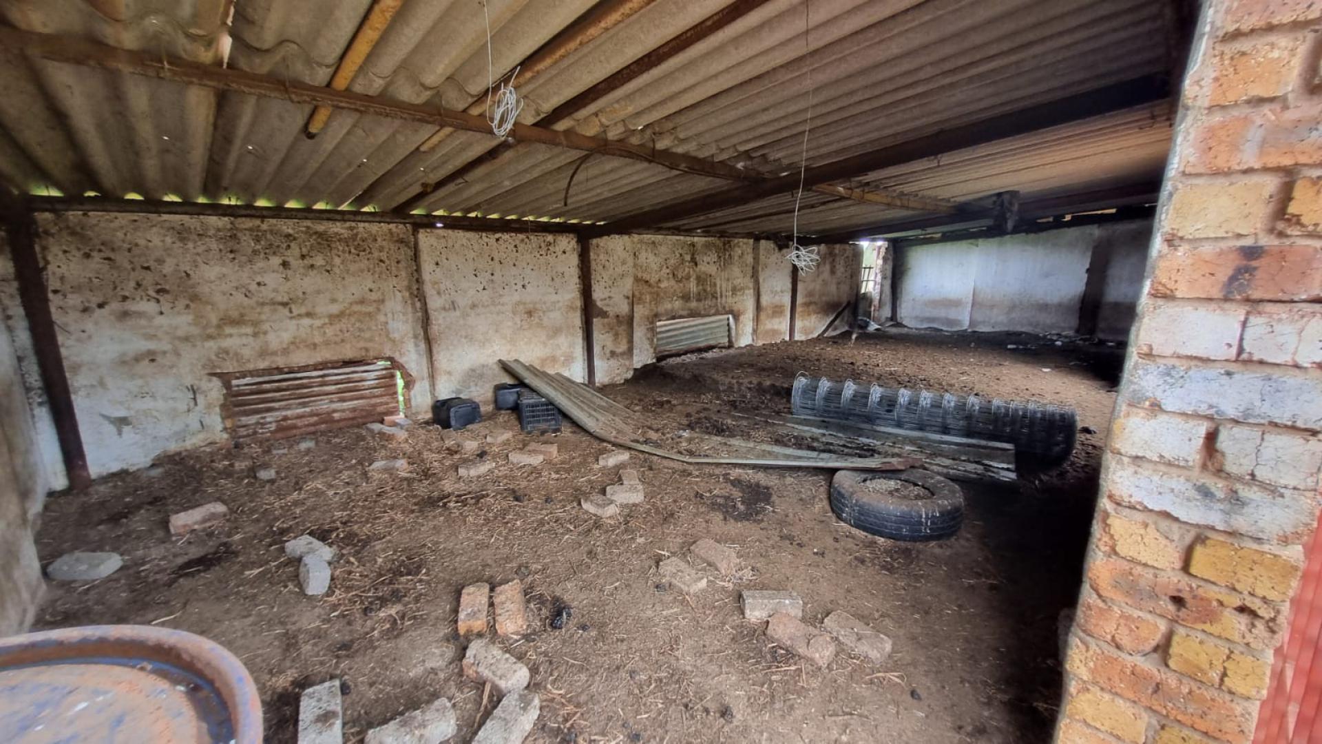 Spaces of property in Delmas