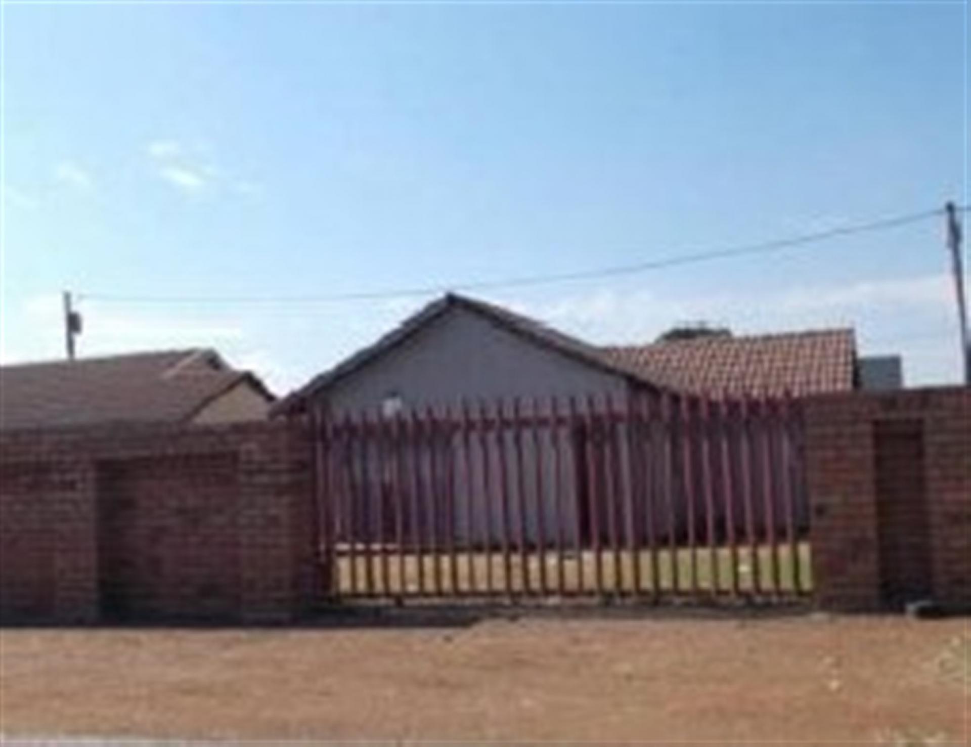 Front View of property in Middelburg - MP