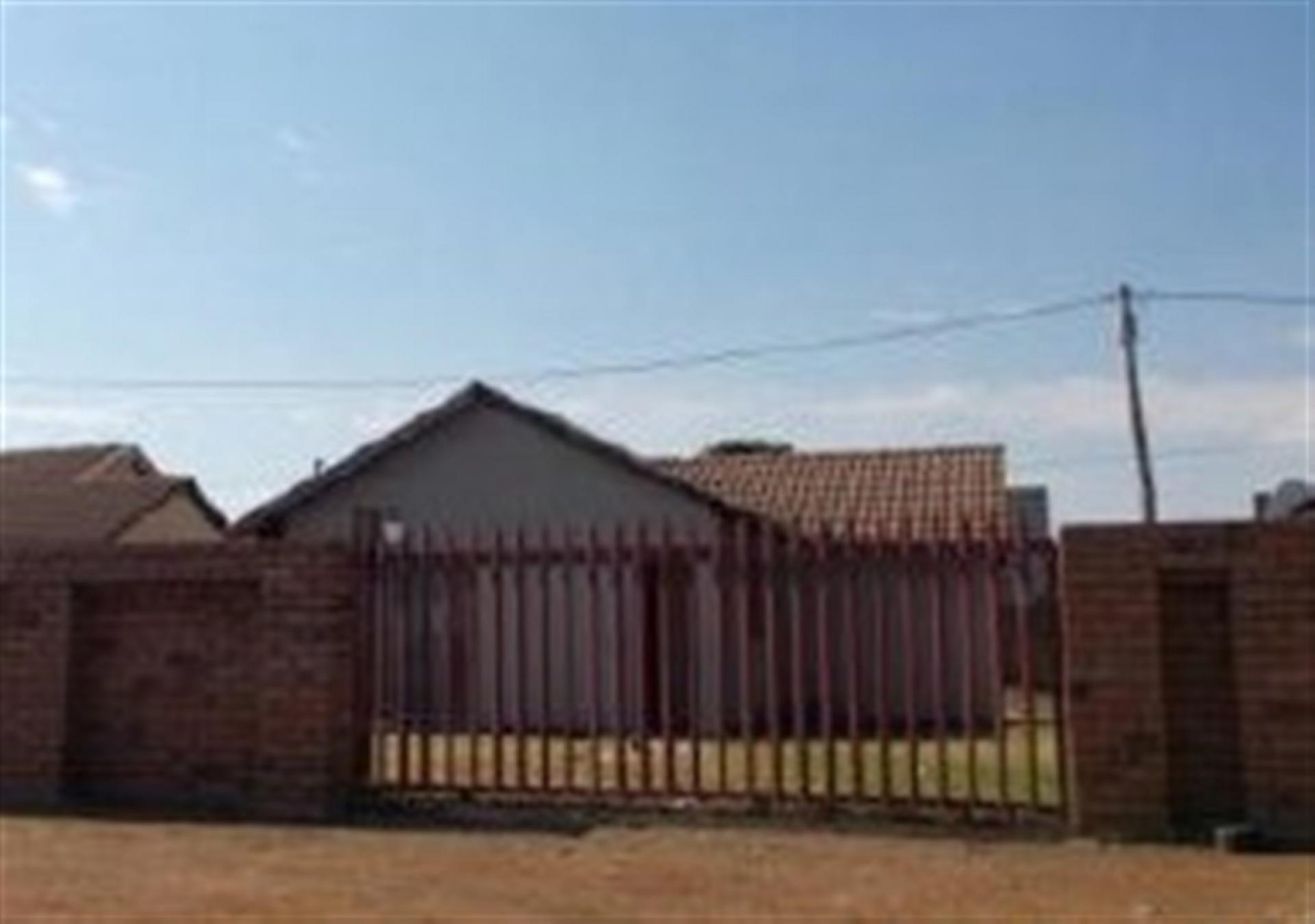 Front View of property in Middelburg - MP