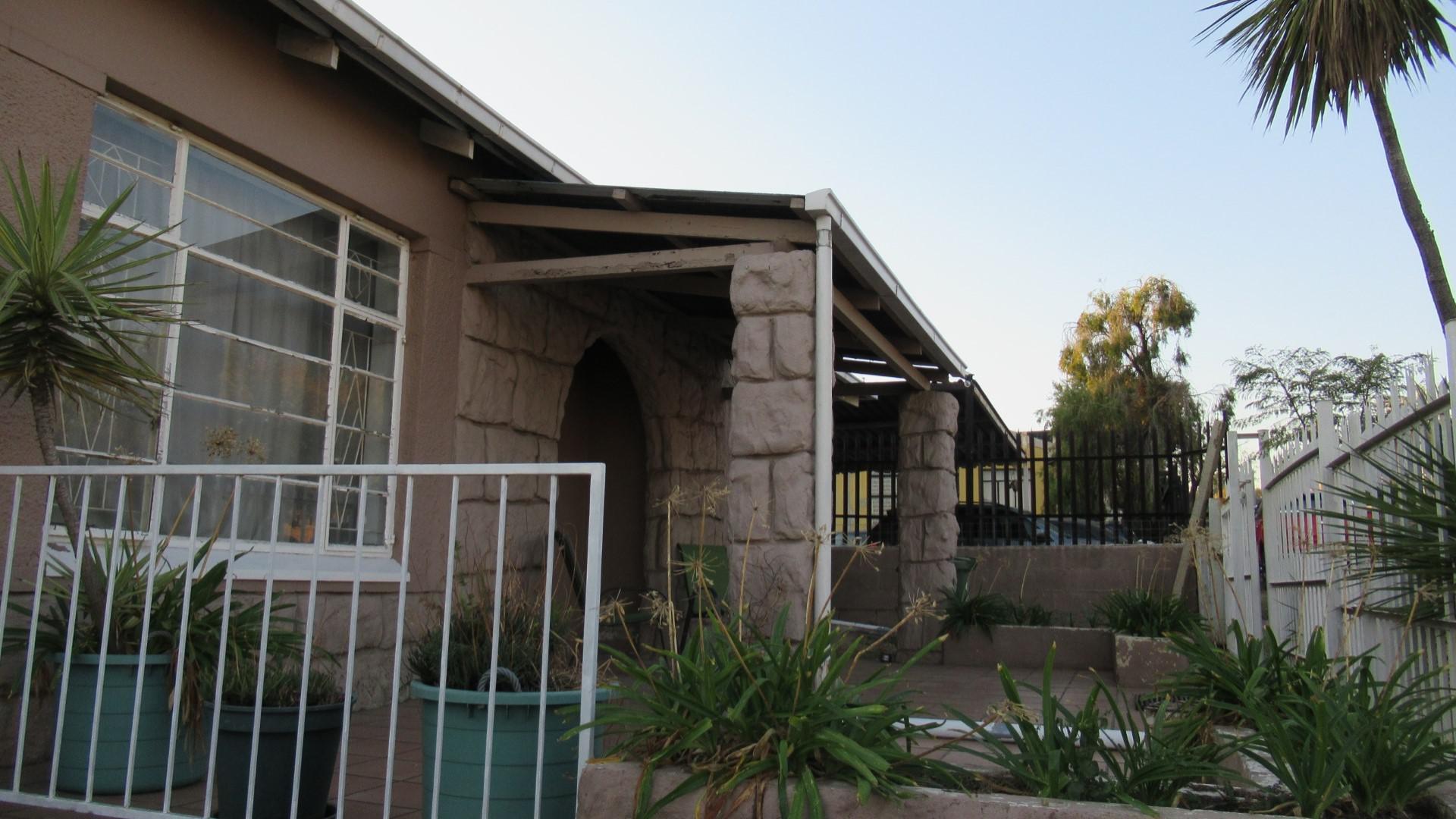 Front View of property in Alberton