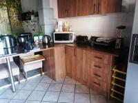 Kitchen - 32 square meters of property in Alberton