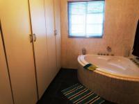Main Bathroom - 13 square meters of property in Alberton