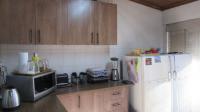Kitchen - 32 square meters of property in Alberton