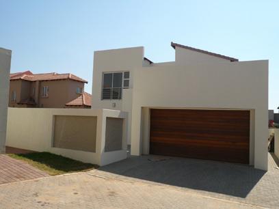 3 Bedroom House for Sale For Sale in Silver Lakes Golf Estate - Home Sell - MR41269