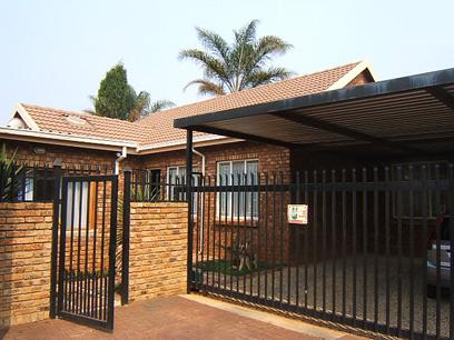 3 Bedroom House for Sale For Sale in Garsfontein - Private Sale - MR41273