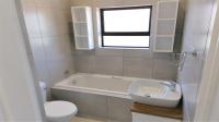 Bathroom 1 - 6 square meters of property in Oudtshoorn