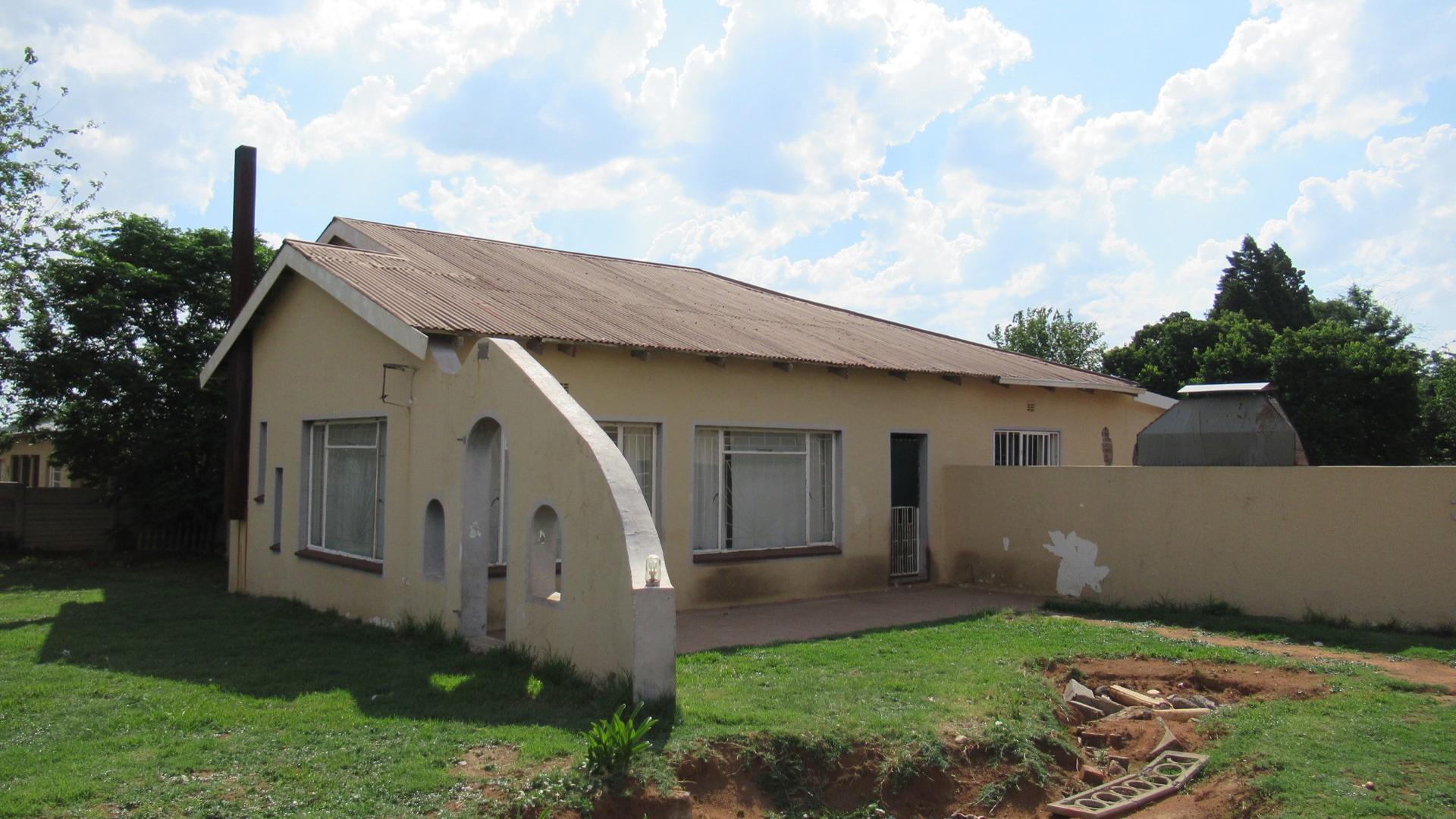 Front View of property in Rensburg