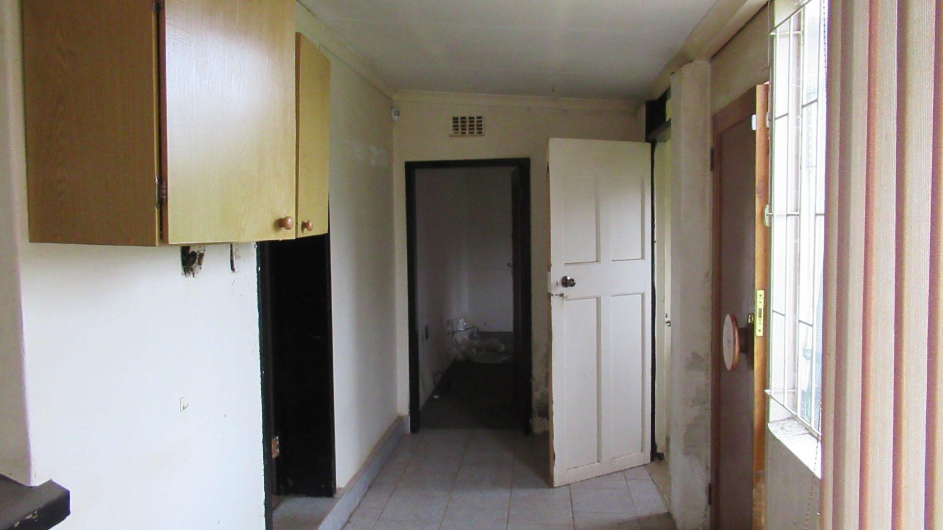 Rooms - 28 square meters of property in Lilyvale AH