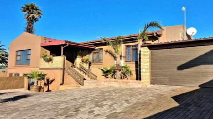 3 Bedroom House for Sale For Sale in Vredenburg - Private Sale - MR413643