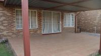 2 Bedroom 2 Bathroom Simplex to Rent for sale in Meyerspark