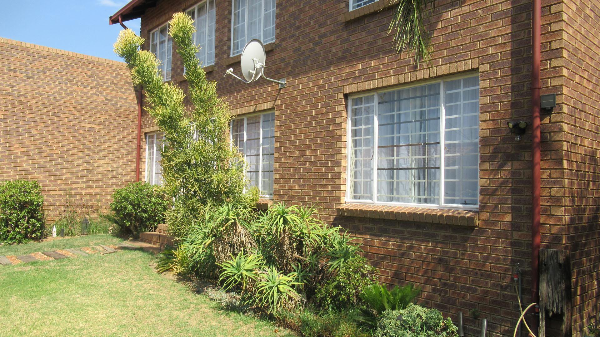 Front View of property in The Reeds