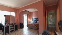 Main Bedroom - 27 square meters of property in Suiderberg