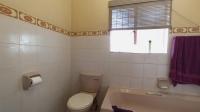 Bathroom 1 - 5 square meters of property in Suiderberg