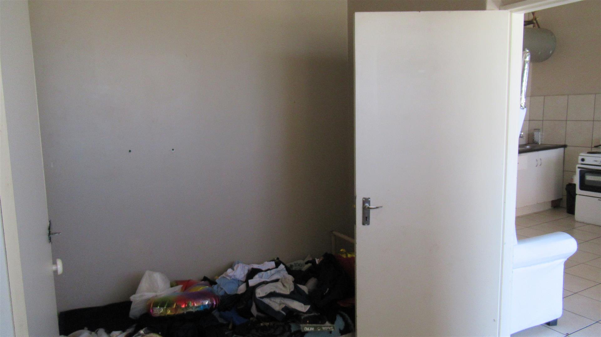 Bed Room 1 - 10 square meters of property in Grootvlei