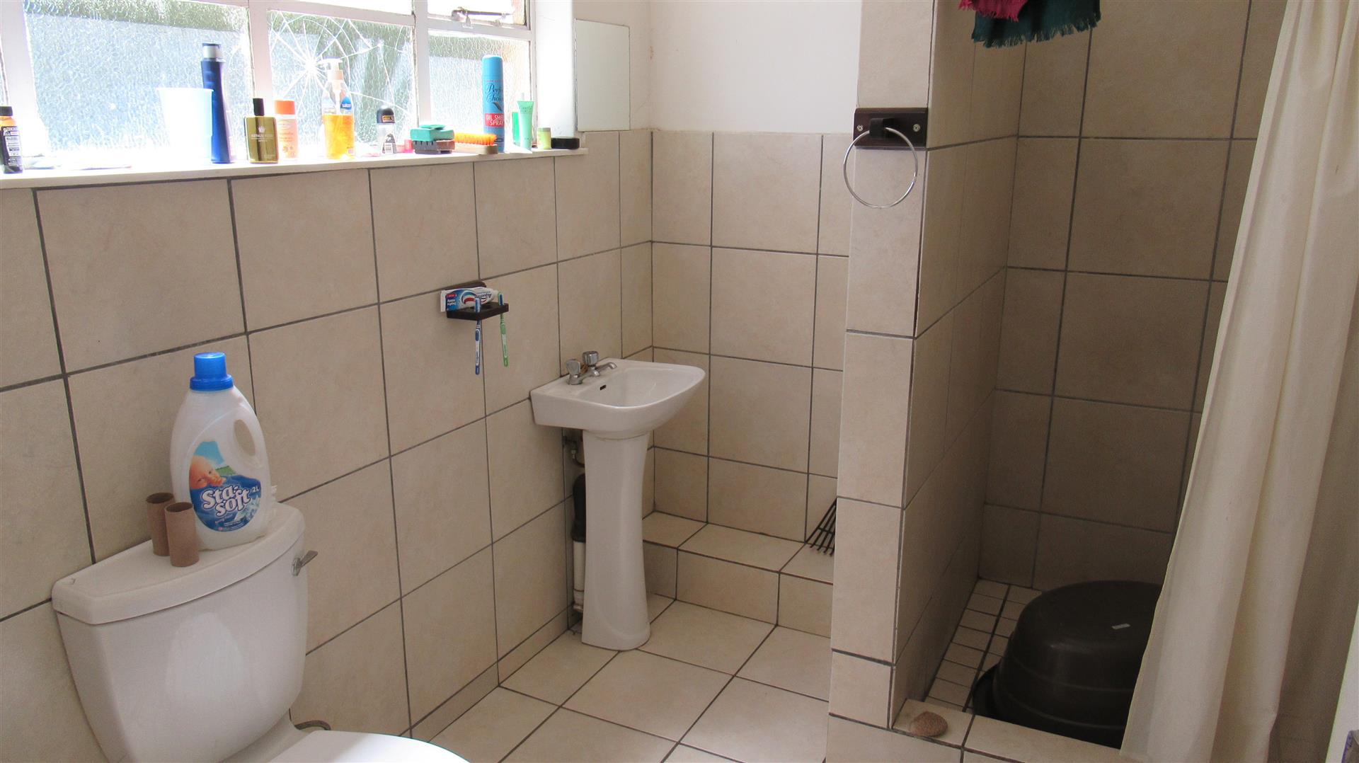 Bathroom 1 - 7 square meters of property in Grootvlei