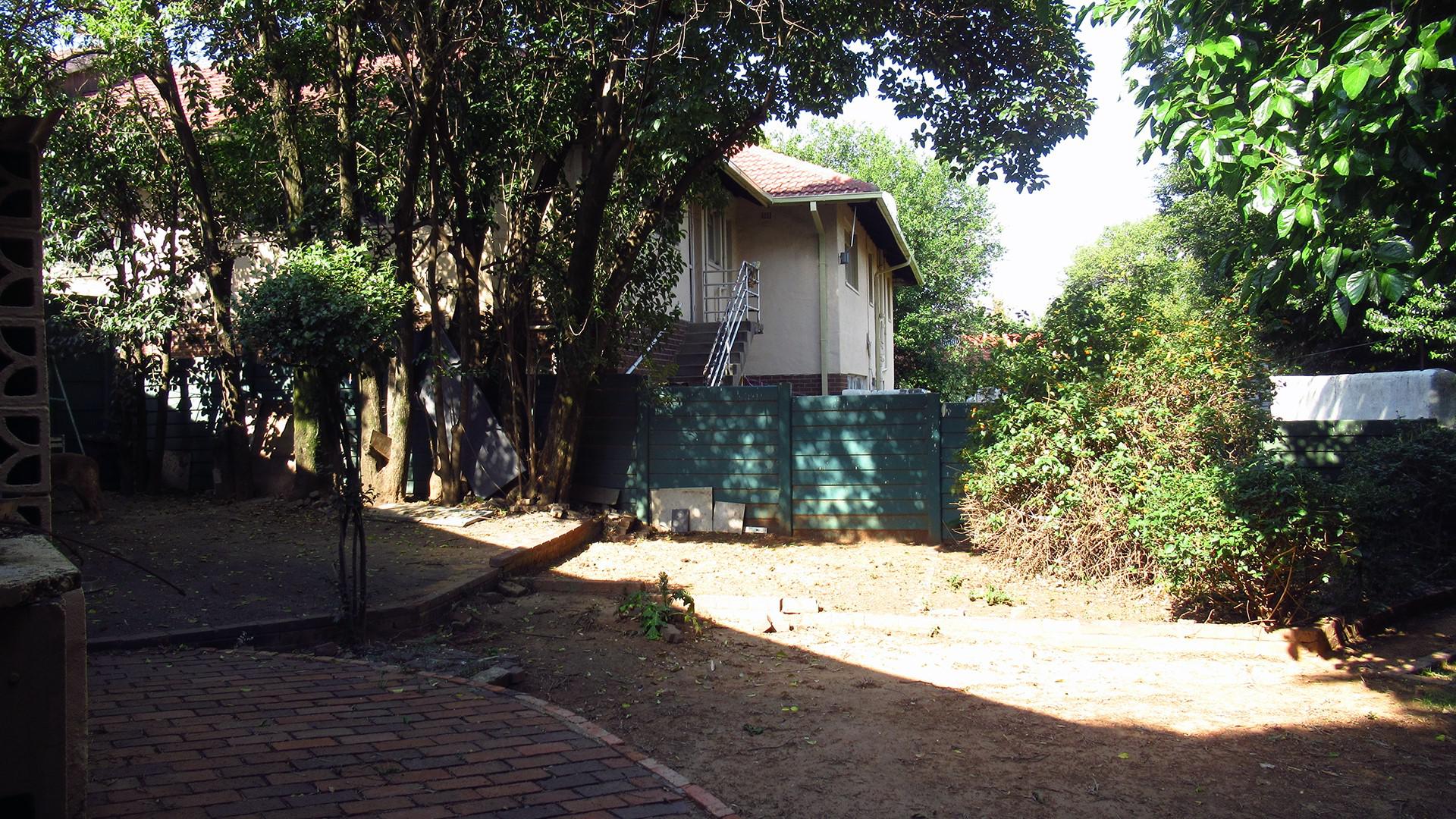 Front View of property in Whitney Gardens
