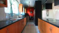 Kitchen - 41 square meters of property in Whitney Gardens