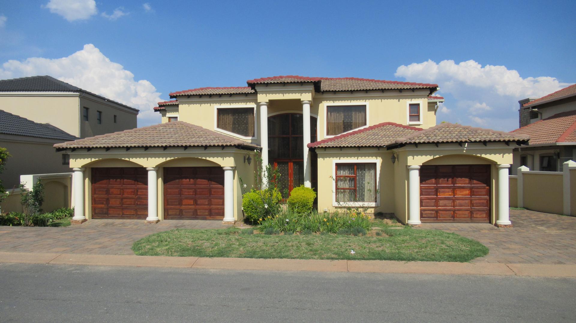 Front View of property in Blue Valley Golf Estate