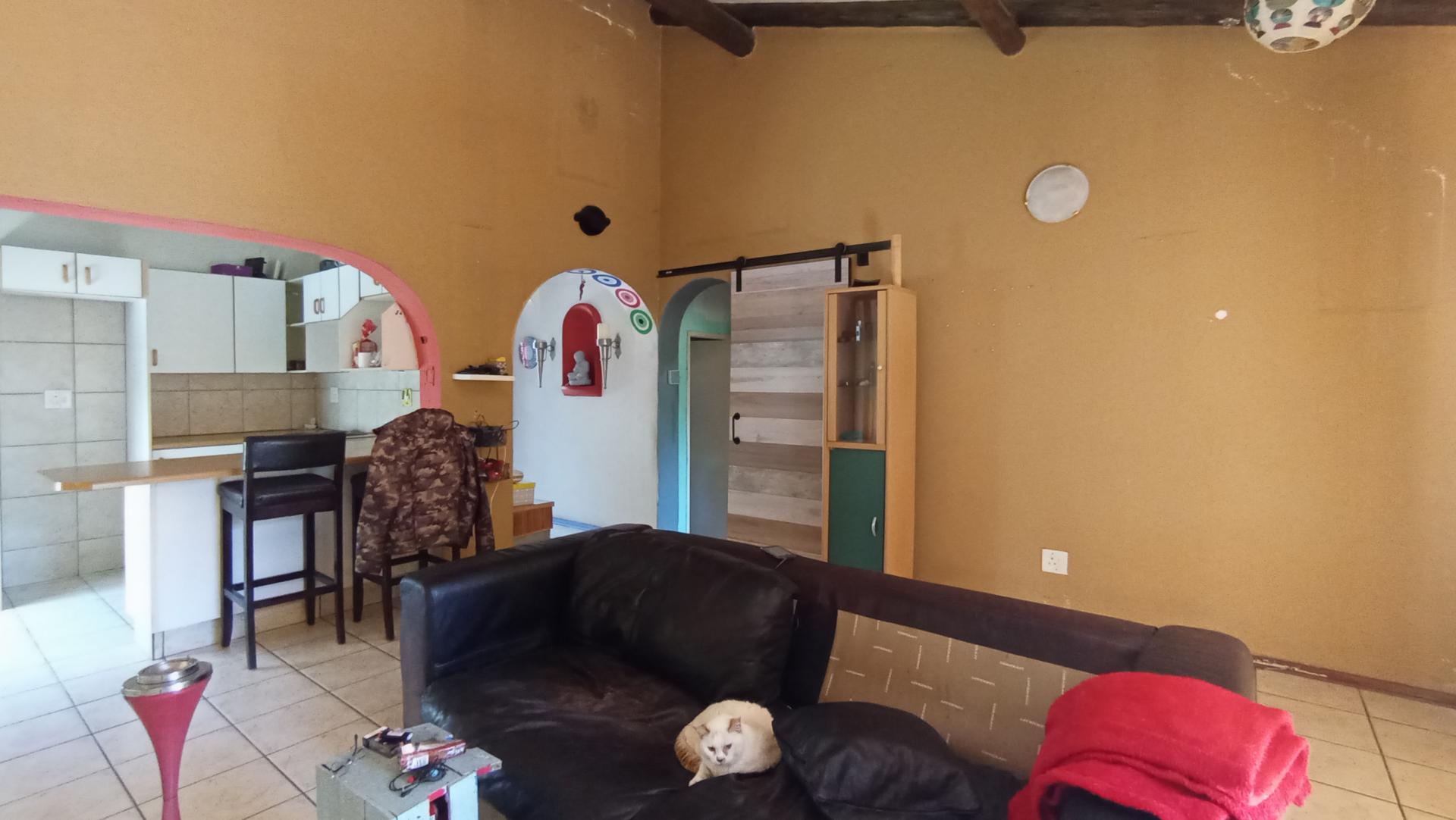 Lounges - 26 square meters of property in North Riding
